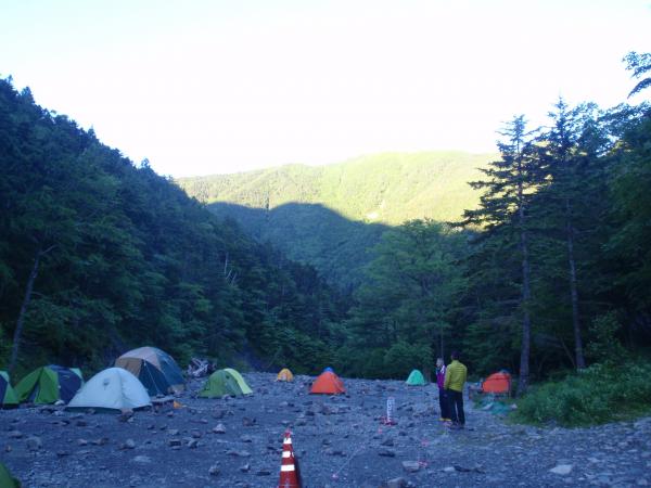 朝５：３０北沢峠のテント場。気温５度